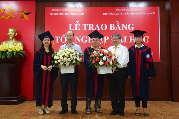 tặng hoa tri ân