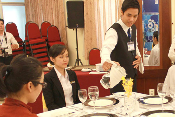 ban-da-biet-het-ve-cac-nhom-nghe-trong-nganh-du-lich-chua