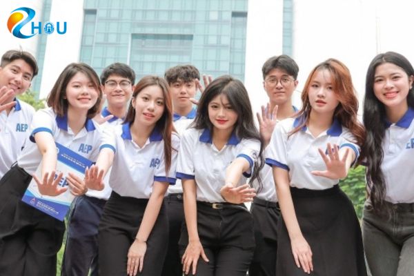 sinh vien vien dao tao tien tien, chat luong cao va POHE
