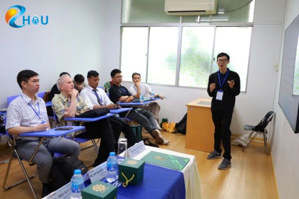 khi giao vien phai gioi ca chuyen mon lan ngon ngu