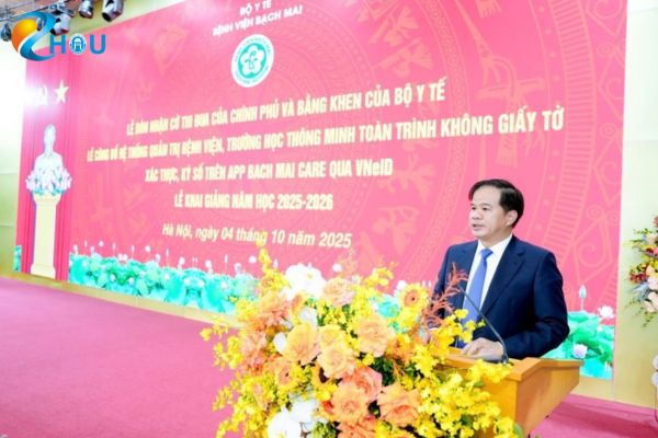 pgs.ts dao xuan co, giam doc benh vien bach mai phat bieu tai chuong trinh