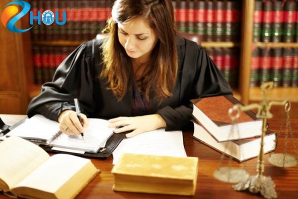 Luật kinh tế học trường nào ở TPHCM?