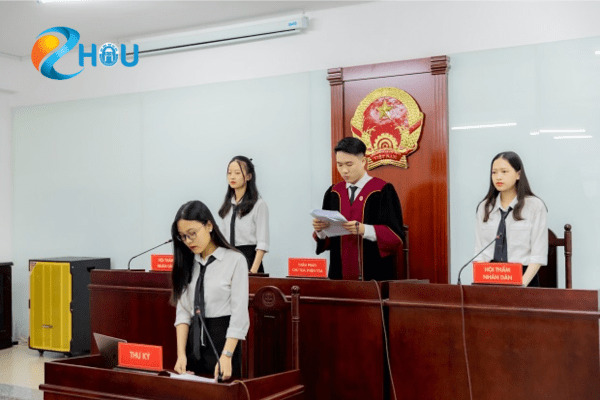 nganh luat trong tuong lai