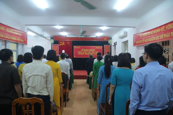 khai giang